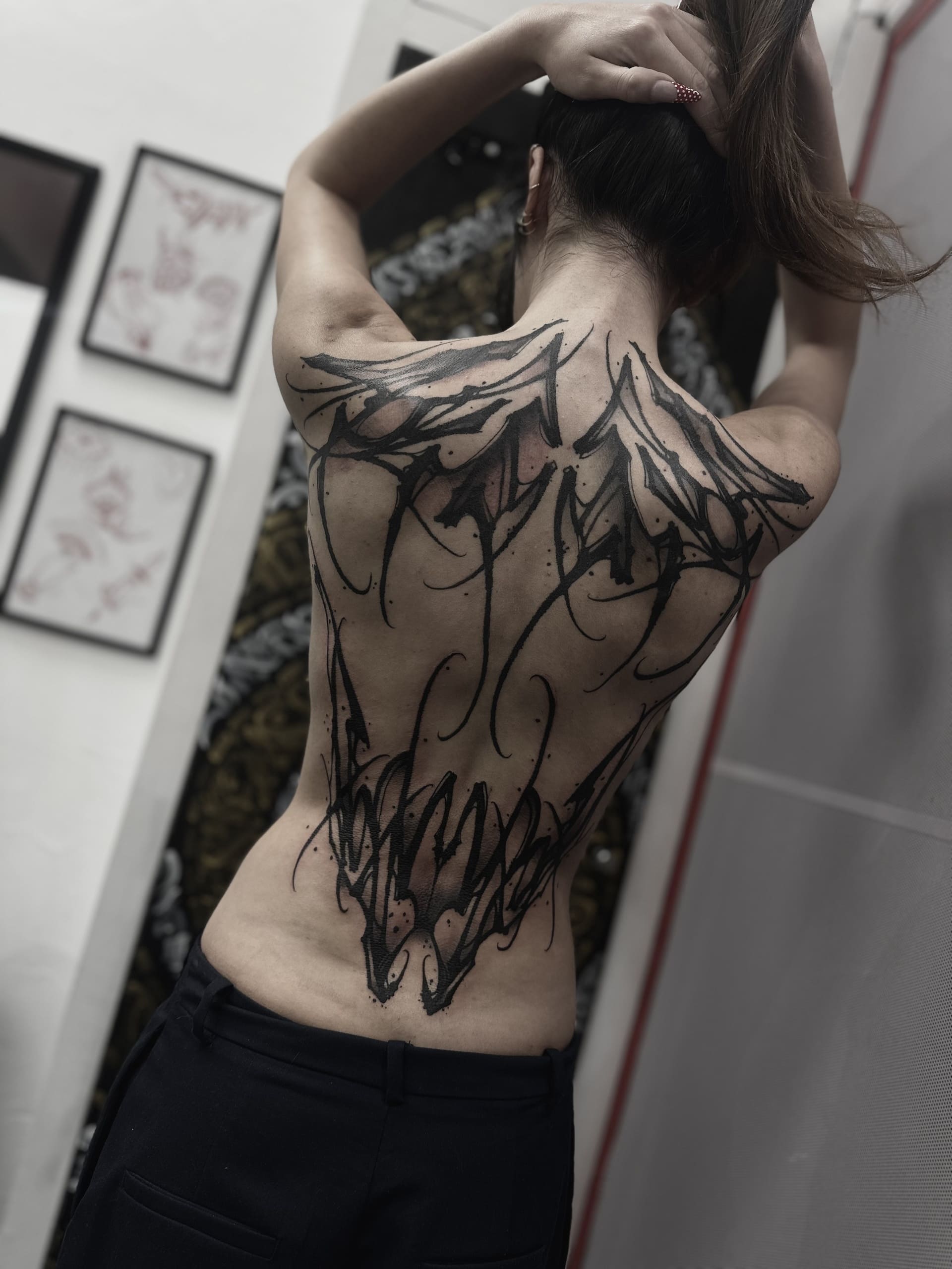 Tatouage dos complet dark ornemental