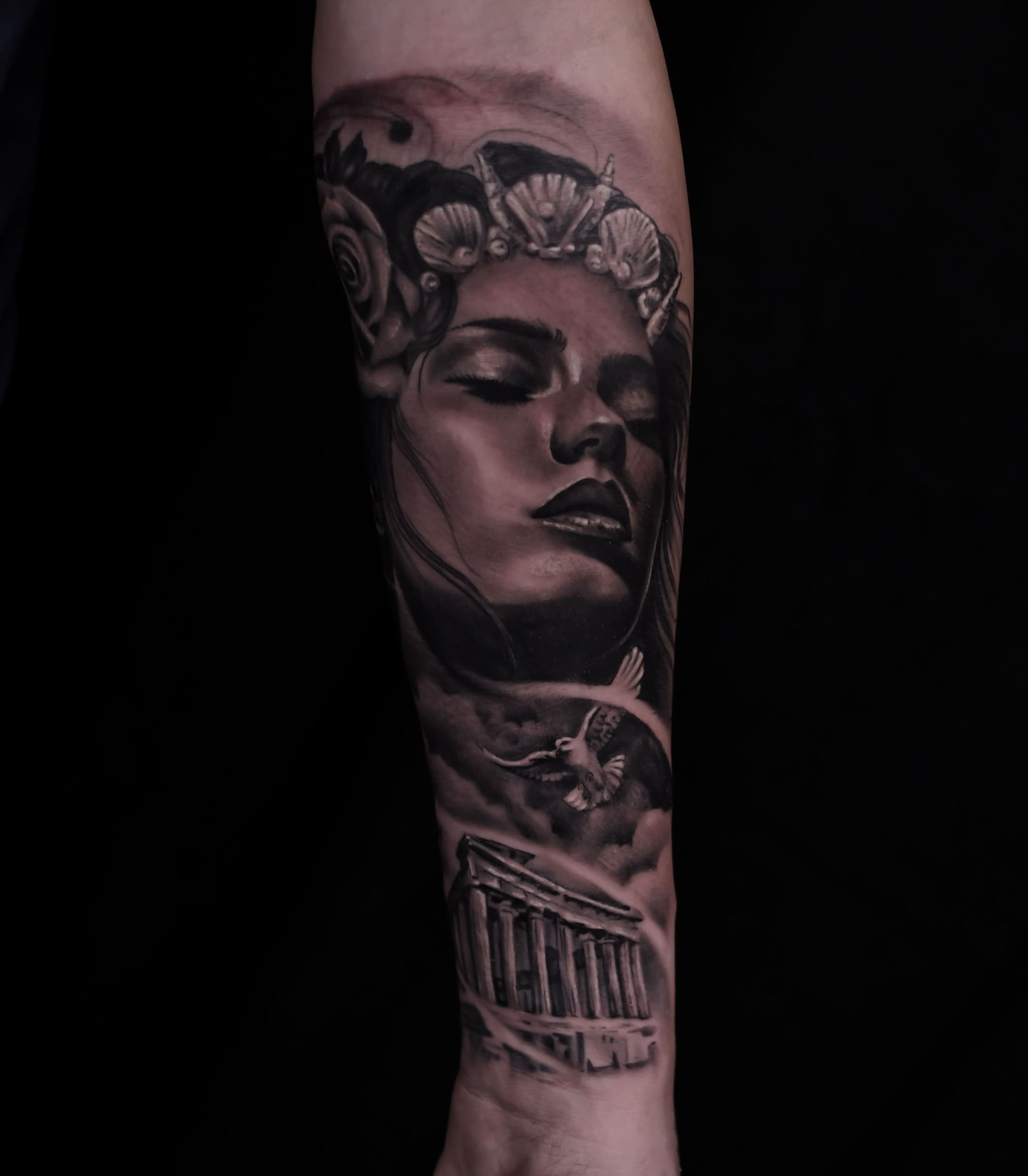 Tatouage réalisme noir et gris mythologie grecque