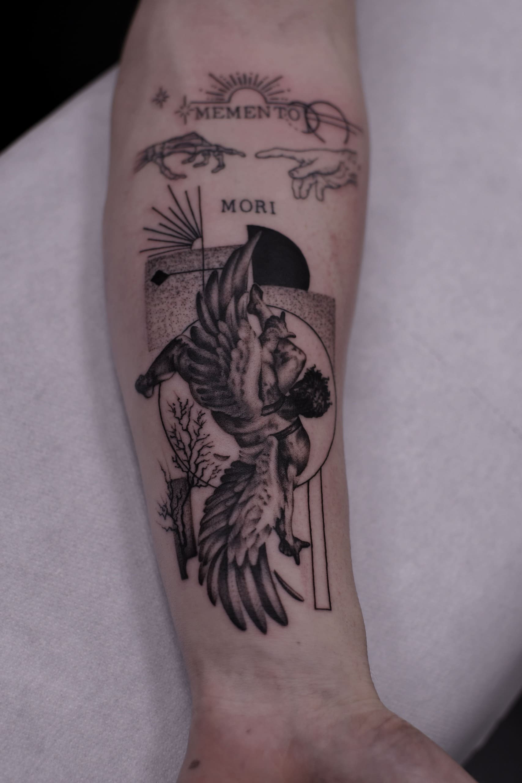 Tatouage micro réalisme géométrique Icare
