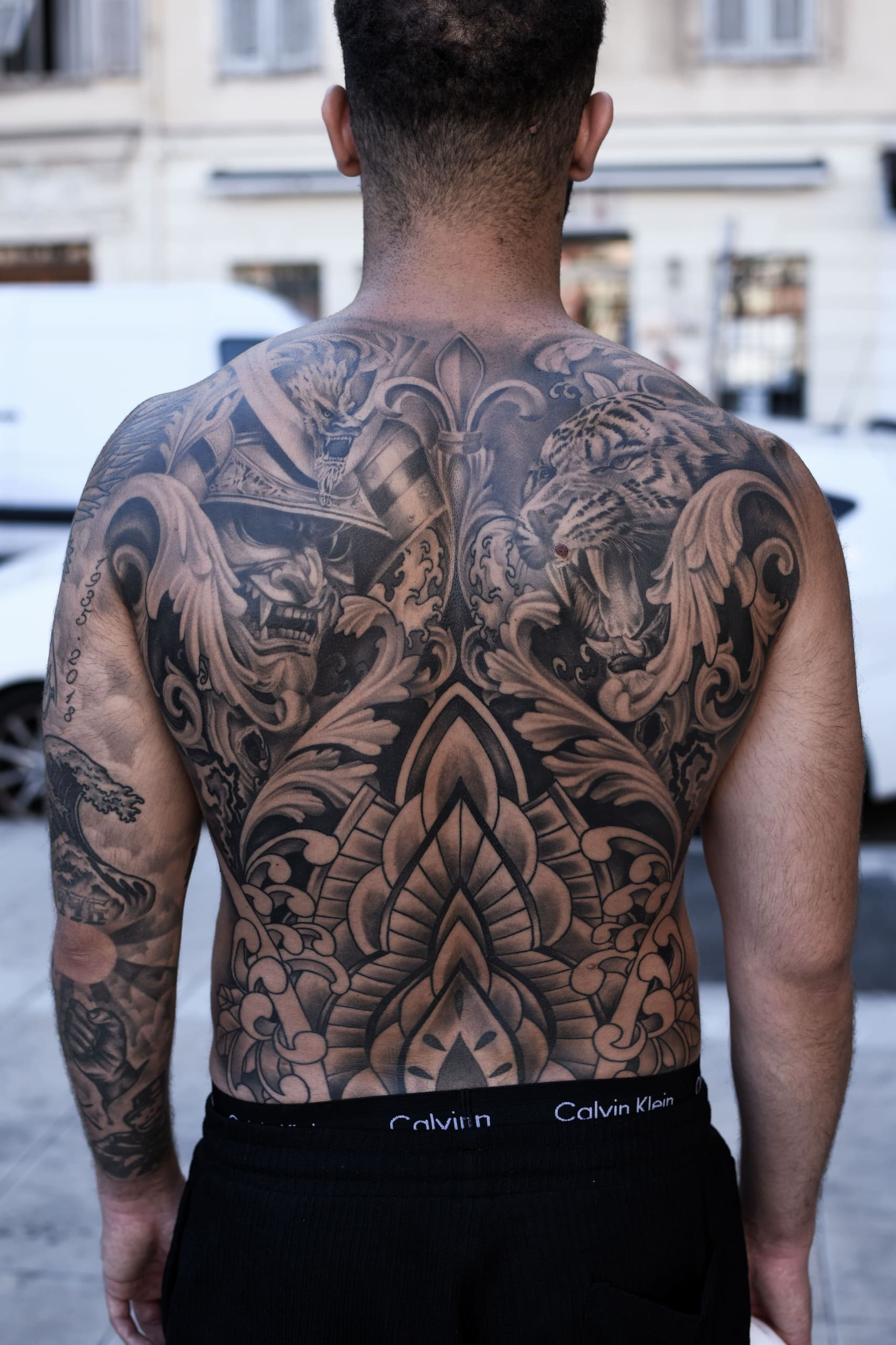 Tatouage réalisme dos complet homme, ornemental japonais, tigre et samuraï
